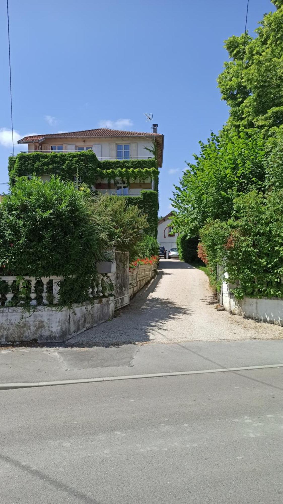 Une Tiny House A Decouvrir Au Coeur De La Cite ! コントレクセヴィル エクステリア 写真